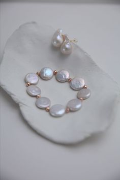 Elegant Rose Gold Pearl Bracelet With Charm, Elegant Rose Gold Pearl Bracelet, Feminine Rose Gold Bracelets For Wedding, Elegant Rose Gold Beaded Bracelets With Pearl Charm, Elegant Rose Gold Bracelet With Pearl Charm, Elegant Pearl Bracelet With Round Beads As Gift, Elegant Rose Gold Pearl Bracelets, Feminine Rose Gold Pearl Jewelry, Delicate Rose Gold Pearl Bracelet