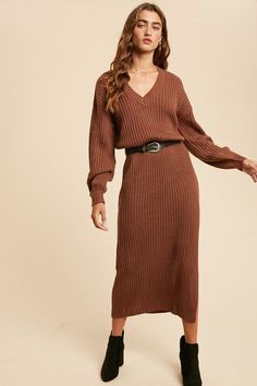 Slouchy, ribbed, ankle length sweater dress with balloon sleeves and side slits. Pair it with a thick accent belt to complete the look! *BELT NOT INCLUDED 100% acrylic Ribbed Dress Outfit, Knitted Dress Outfit, Brown Sweater Dress, Jw Fashion, Sweater Dress Outfit, Boho Outfit, Look Formal, Winter Dress Outfits, Fall Dress Outfit