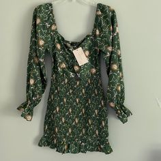 Fore Green Floral Long Sleeve Bodycon Dress Size Small New With Tag Perfect Condition Floral Print Bodycon Mini Dress For Fall, Green Ruffle Bodycon Dress, Green Stretch Mini Dress With Square Neck, Fall Floral Print Bodycon Mini Dress, Green Square Neck Mini Dress For Vacation, Green Long Sleeve Bodycon Summer Dress, Stretch Mini Dress For Fall Vacation, Casual Green Long Sleeve Bodycon Dress, Green Long Sleeve Printed Mini Dress