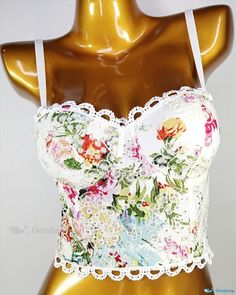 OrcaJump - Chic Floral Ojal Bordado Espagueti Correa Crop Top con diseño de impresión White Camisole With Floral Embroidery For Spring, Crop Pattern, Spaghetti Strap Crop Top, Eyelet Embroidery, Strap Crop Top, Chic Type, Corsets And Bustiers, Floral Fit, White Crop Top