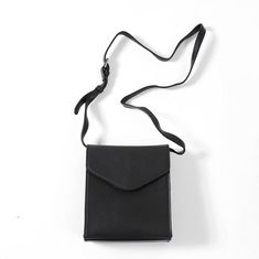 ONE SIZE - Box Shape- Black Fashion Casual Outfits, Outfit Minimalist, Fairy Dresses, Graduation Outfit, Style Korean, Korean Men, Square Bag, Men's Accessories, Minimalist Style