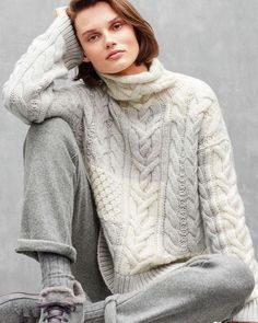 Sweater And Jeans, Winter Mode, How To Purl Knit, Knitwear Fashion, Cable Sweater, Loro Piana, White Sweater, Knit Fashion, Knitting Inspiration