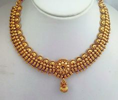 #pintrest@Dixna deol Antique Necklaces Design, Neck Pieces Jewelry, Gold Mangalsutra Designs, Gold Bride Jewelry, Gold Pendant Jewelry, Gold Fashion Necklace, Gold Jewellery Design Necklaces, Bridal Gold Jewellery Designs