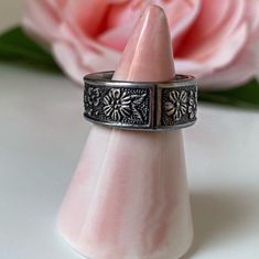 This beautiful floral dainty spoon ring was 100% handmade from A stainless steel spoon 🥄 which means it will never tarnish or turn your finger green. It's perfect for everyday wear! 😊 Each spoon will be cut, filed, polished and bent to size ordered * please make sure before ordering that you know your exact ring size! Buyers will be responsible for Exchange shipping cost. *Some of these spoons are more darker than others! The more silver ones are brighter. If you have a preference please let m Flower Spoon, Ring Flower, Spoon Ring, Spoon Jewelry, Spoon Rings, Eco Friendly Jewelry, Chunky Rings, Stainless Steel Ring, Funky Jewelry