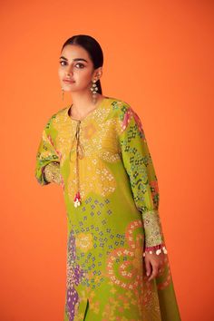 Taavare | Green Printed A-Line Kurta And Pants | INDIASPOPUP.COM Bandhani Suit, Sui Dhaga, Kurta And Pants, Flower Print Pattern, Printed Organza, Pant For Women, Fancy Kurti, A Line Kurta, Elegant Blouse Designs