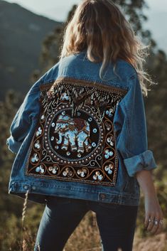 Bohemian Denim Blue Jacket, Fitted Bohemian Denim Jacket, Bohemian Embroidered Cotton Denim Jacket, Embroidered Denim Outerwear For Festival, Bohemian Embroidered Denim Outerwear, Boss Outfit, Denim Embroidery, Boho Denim, Stylish Jeans