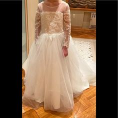 Never Used White Long Sleeve First Communion Dress For Pageant, Long Sleeve Tulle First Communion Dress, Long Sleeve Princess Dress For First Communion In Spring, Spring Long Sleeve Princess Dress For First Communion, Kids' Dresses, Flower Girl, Colorful Dresses, Flower Girl Dresses, Girls Dresses