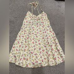 Zara Floral Halter Mini Dress. Size Medium. Open Back With Zipper. 100% Polyester. No Stretch In The Material But It Is Super Soft. Mini Style. Approx 25.5 From Highest Point Of Neckline To Hem. Approx 18 From Lowest Point Of Back To Hem. Cute Yellow Spaghetti Strap Dress, Cute Yellow Dress With Spaghetti Straps, Cute Yellow Dresses With Spaghetti Straps, Cute Floral Print Mini Dress For Daytime, Cute Mini Dress With Floral Print For Daytime, Cute Floral Mini Dress For Daytime, Cream Casual Sundress With Spaghetti Straps, Casual Cream Sundress With Spaghetti Straps, Cute Yellow V-neck Mini Dress