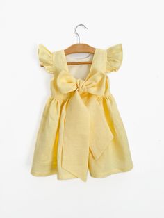 Yellow baby dress boho linen flower girl dress. Infant boho dress is fastened on the back of a bow-tie. Adjustable bow-tie summer linen dress low back . Pinafore style. Vintage style dress irl baby. Dress above the knee. Elegant and romantic boho dress is just perfect for first birthday outfit , white wedding, for photoshoot, dress for the first communion . Yellow dress Fabric -High quality linen 100% - Soft Lined - 100% cotton The dress is not enlightened. DELIVERY METHODS: - Standart Delivery Baby Yellow Dress, Birthday Outfit White, Yellow Flower Girl Dress, Pale Yellow Bridesmaid Dresses, Yellow Baby Dress, Yellow Flower Girl Dresses, Flower Girl Baby, Baby Girl Style, Flower Girl Dresses Country