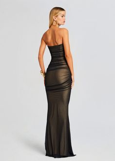 Make a bold style statement with Retrofête's Ford Dress, a striking black floor-length gown with a unique design. Black Tie Evening Dress, Casino Royale Outfit, Formal Ball Dresses, December Wedding Guest Dress, Boujee Dresses, Black Tie Event Dresses, Vestido Strapless, Hoco Inspo, Black Tie Attire