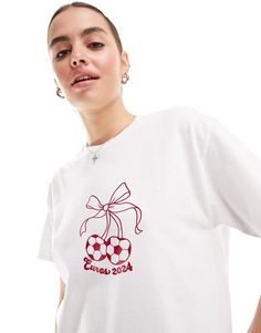 Top by ASOS DESIGN When in doubt: wear a graphic tee Crew neck Short sleeves Front print Oversized fit Euros Football, Soccer Logo, Petite Shirts, Football Logo, Maxi Dress Trend, T Shirt Vest, Hoodies For Sale, Oversized T Shirt, Petite Maternity