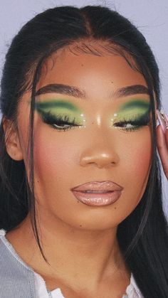 Brown Skin Girl, Eternal Light, Birthday Makeup Looks, Rave Makeup, Makeup For Black Skin, Brown Skin Makeup, Green Makeup, Glam Makeup Look