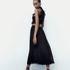 Nwt!! Elegant Black Maxi Dress With Ruffled Skirt, Black Ruffled Flowy Dress, Black Dress With Ruffles And Flowy Skirt, Black Flowy Dress With Ruffles, Black Flowy Ruffled Dress, Black Ruffled Maxi Dress For Spring, Black Spring Dress With Ruffled Skirt, Chic Black Maxi Dress With Ruffles, Chic Midi Dress With Ruffled Skirt For Night Out