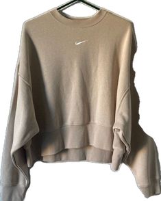 Nike Casual Oversized Sweater, Casual Oversized Nike Sweater, Sporty Brown Long Sleeve Tops, Oversized Nike Sweater For Fall, Brown Long Sleeve Sporty Tops, Nike Oversized Long Sleeve Top, Nike Sweater With Ribbed Cuffs, Trendy Nike Long Sleeve Sweatshirt, Oversized Nike Tops For Fall