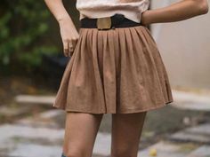 Ruffle Mini Skirt Outfit Ideas (Upgrade Your Look) 22 Ruffle Mini Skirt Outfit, Mini Skirt Outfit Ideas, White Ruffle Mini Skirt, Indie Outfits Ideas, Zombie Clothes, Edgy Boots, Edgy Leather Jacket, Mini Skirt Outfit