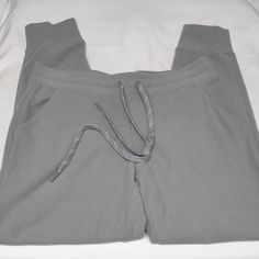 Stay Stylish And Comfortable With Marc New York Gray Ribbed Leggings - Size Large, Nwot Approximate Measurements: Waist: 32 In Inseam: 27 1/2 In Rise: 11 In Material: 56% Polyester, 42% Cotton, 2% Spandex Made To Flatter Your Curves While Providing Ultimate Comfort, These Leggings Are Perfect For Any Occasion. Complete Your Outfit With These Trendy Leggings Today! - Stylish & Comfortable - Versatile Ribbed Design - Flattering On Curves #Marcnewyork #Leggings #Comfyandstylish #Fashionessential Trendy Leggings, Marc New York, Ribbed Leggings, Fashion Essentials, Spandex, Leggings, New York, Grey, Pants