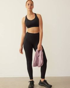 Vous ne pourrez plus vous passer de ces leggings super confortables dotés de panneaux en mailles et de coutures en angle à l'avant qui produisent un effet amincissant. - Mélange de coton doux extensible - Coupe ajustée - Taille régulière - Panneaux de support en mailles à la taille et aux hanches pour un effet amincissant - Coutures en angle à l'avant pour un effet amincissant - Coutures plates résistantes aux frottements - Poches latérales - Entrejambe : 28 po * L'entrejambe Petite est 2 po plus court. L'entrejambe Long est 2 po plus long. Jumpsuit And Blazer, Quoi Porter, Addition Elle, Curvy Leggings, Comfortable Leggings, Tunic Sweatshirt, Swimwear Sale, Style Expert, Bottom Clothes