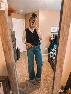 Casual Country Outfits With Boots, Simple Outfits Western, Winter Outfit Country, Women’s Winter Western Fashion, Womens Simple Western Outfits, Western Sunday Outfit, Country Cozy Outfits, Turtle Neck Western Outfit