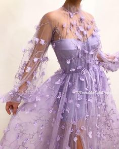 Floral Dress Wedding Guest, Afrikaanse Mode, Floral Wedding Dress, Lavender Dresses, Long Sleeve Prom, Beauty Dress, Dream Dresses, Prom Outfits, Prom Dresses With Sleeves