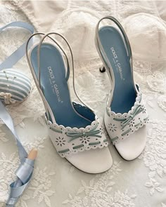 Kasut Kahwin, Shoes With Bows, Smink Inspiration, Vintage Heels, Bow Sandals, Fancy Shoes, Girly Shoes