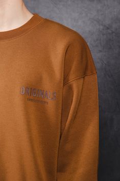 Introducing the Originals Tonal Hd Fleece Crew, part of the Originals Collection. The relaxed fit and ribbed cuffs provide a comfortable and secure fit. The embroidered Originals Logo placement on the front chest adds the right details. The fit is meant to be oversized with a relaxed body and sleeves. HD tonal means you can feel the texture of the print. Style: BLMH158F Logo Placement, Jogger Shorts, Print Style, Mens Outerwear, Hoodie Top, Swim Shorts, Jogger Pants, Bottoms Pants, Short Pants