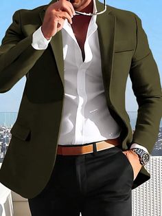 Green Blazer Outfit Men, Blazer Men Casual, Green Blazer Outfit, Blazer Outfits Men, Mens Smart Casual Outfits, Boutique Suits, Mens Fashion Blazer, Mens Casual Dress Outfits