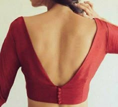 1. Fabric - brocade. 2. V neck. 3. Paded V Neck Saree Blouse Design, Board Neck Blouse Design, Silk Blouse Ideas, V Neck Saree Blouse, Red Blouse Design, Sleeveless Blouse Designs, Blouse Sari, Blouse Lehenga, Blouse Indian