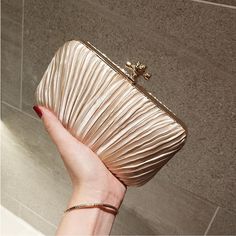 Buy Apricot Pleats Evening Bags Wedding Clutch Bags Worldwide Free shipping and return, color: Nude , material: Satin Nude Clutch, 90s Shoulder Bag, Sequin Handbag, Hand Purse, Hand Bags For Women, Crossbody Bag Fashion, Clutch Bag Wedding, Color Makeup, Everyday Purse