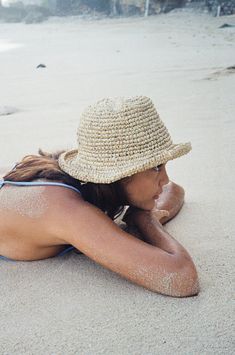 Beach Hats Outfit, Bucket Hat Aesthetic, Vintage Inspired Swimwear, Floppy Hat Summer, Bucket Hat Beach, Beach Bucket Hat, Bucket Hat Outfit, Surf Hats, Straw Bucket Hat