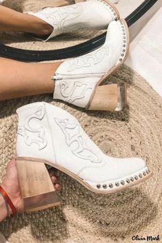 Olivia Mark - Stylish Martin Boots with Chunky Heels, Printed Studs, and Side Zipper Closure Embroidered Chunky Heels, Cowboy Ankle Boots, Trendy Heels, Rough Heels, Mode Hippie, Botas Chelsea, Crystal Heels, Leather Boots Heels, Trendy Boots