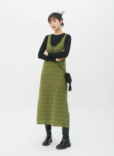 Modest Winter Outfits, Cropped Long Sleeve Top, Seoul South Korea, Modest Fashion Outfits, 인물 사진, Sleeveless Maxi Dress, Casual Style Outfits, Modest Outfits