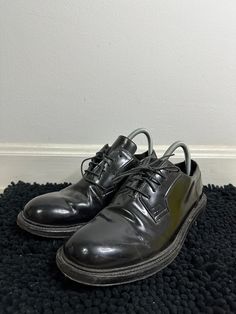 Christian Dior Women's Derby Oxford Brogues  Black Patent Leather Shoes Size 6 Condition/Description Good condition(USED) Measurements Size - 6 no box Please note that items are vintage and will have "regular wear" such as fading or wear to the print/embroidery. All flaws beyond regular wear will be noted in the description and pictured Shipping From Thailand Combined shipping available, please contact for quote Black Patent Leather Shoes, Oxford Brogues, Print Embroidery, Patent Leather Shoes, Tie Shoes, Black Patent Leather, Womens Oxfords, Leather Shoes, Christian Dior