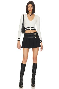 Amanda Uprichard - SANDERS Short Skirt Leather Pleated Mini Skirt Outfit, Pleated Leather Skirt Outfit, Afrodesiac Foods, Pleated Mini Skirt Outfit, Leather Pleated Mini Skirt, Leather Skirt Outfit, Double Belt, Belt With Buckle, Leather Pleated Skirt