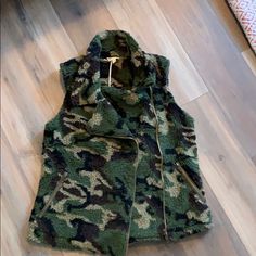 Fleece Camo Vest. Size Medium. New With Tag. Received As Gift, Wasn’t My Size. Non-Smoking. Quick Ship. White Lace Vest, Sheepskin Vest, Tapestry Vest, Camo Vest, Herringbone Vest, Sherpa Sweater, Open Front Vest, Hoodie Vest, Lace Vest