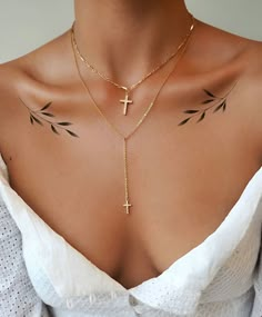 Collarbone Minimalist Tattoos Hippe Piercings, Girl Finger Tattoos, Small Finger Tattoos, Inspiration Tattoos, Cute Little Tattoos, Tiny Tattoo, Cute Small Tattoos