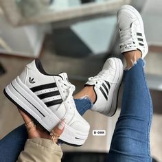 Sneaker Lovers, Sneakers Addict, Hand Bags, Cute Shoes, Me Too Shoes, Sneakers Fashion, Fashion Shoes, Shoes Heels, Fashion Accessories