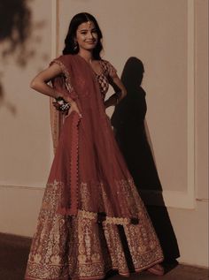 Hindu Wedding Dress Bridal Lehenga, Indian Prom Outfits, Tamil Clothing, Indian Prom Dresses, Indian Formal Dresses, Orang India, Baju Kahwin, Desi Wedding Dresses