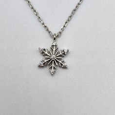 Sleekly snowflake silver necklace for sister-in-law as a ready gift, Meet our quality 925 sterling snowflake necklace, especially if you are looking for a small and stylish necklace with silver chain, you are at the right place. This is a silver snowflake pendant. Both the charm and the necklace are sterling silver and feature tiny zircon stones. The little snowflake charm can move freely along the chain. This silver necklace is always a great gift for minimalist or stylish women, or why not treat yourself!   It will help you create your own sparkling style at elegant dinners, cocktails or receptions... This special necklace is also a perfect gift for special occasions such as Christmas, Mother's Day, Valentine's Day, Teacher's Day. 925 sterling silver is the most widely used silver becaus Heart Envelope, Snowflake Necklace, Snowflake Pendant, Detailed Necklace, Special Necklace, Silver Snowflakes, Stylish Necklace, Disney Jewelry, Necklace Box