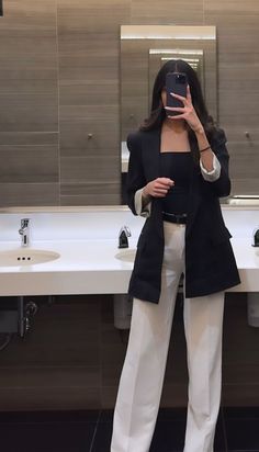 Outfit Formal Mujer, Lawyer Fashion, Blazer Outfits For Women, Stylish Work Attire, Business Casual Outfits For Work, Casual Day Outfits, Classy Work Outfits, Stylish Work Outfits, Easy Trendy Outfits