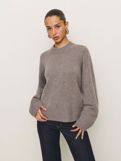 Layer up. Shop the Calloway Regenerative Wool Crew from Reformation, a crewneck sweater with oversized sleeves. Work Wear Outfits, Oversized Sleeves, Knitwear Fashion, Vintage Inspired Dresses, Short En Jean, Outerwear Sweater, New Tops, Crewneck Sweater, Knitwear Women