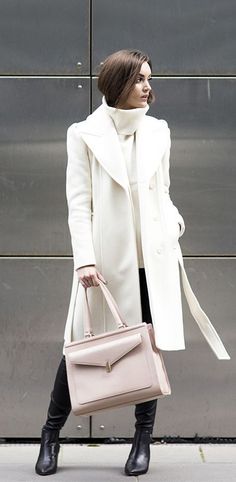 #streetstyle Mantel Outfit, Coat Trends, Stylish Coat, White Coat, Boutique Fashion, Winter Coats Women, Look Chic, Street Styles