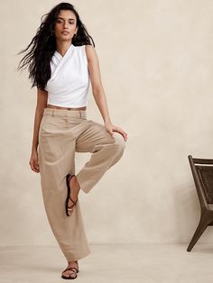 Cotton Wrap Crop Top | Banana Republic Feminine Style Casual, Quoi Porter, Money Tree, Wrap Crop Tops, City Outfits, Style Mistakes, White Crop Top, Cropped Top, New Yorker