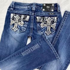 measurements: - size 26 - 14 inch waist - 36 inch length - 28.3 inch inseam - 7.5 inch rise Grunge Mcbling, 2000s Low Rise, Low Rise Bootcut Jeans, Grunge Vintage, Jeans Bootcut, Womens Jeans, Miss Me, Beaded Embroidery, Bootcut Jeans