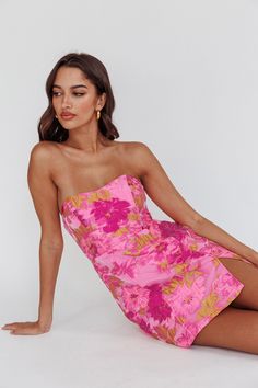 Marlina Strapless Jacquard Mini Dress Pink Birthday Dinner Inspo Outfits, Preppy Homecoming, Floral Hoco Dress, Unique Hoco Dresses, Fashion Course, Floral Homecoming Dresses, Hoco Inspo, Unique Homecoming Dresses, Mini Dress Strapless