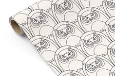 an image of a wallpaper with black and white owls on it's face