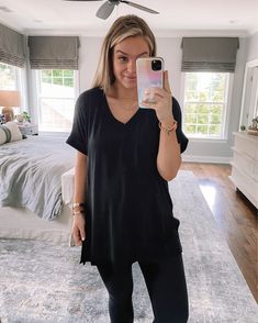 the perfect layering top for $20! 📷 @ottestyle Make Your Life Easy Black V-neck Top Mint Julep Boutique, Winter Layering, Popular Outfits, Layered Tops, Mint Julep, Fashion Essentials, Black Top, Kimonos, V Neck Tops