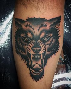 Raccoon Hand Tattoo, Wolf Tattoo On Leg, Trad Wolf Tattoo, Old School Wolf Tattoo, American Traditional Wolf Tattoo, Wolfman Tattoo, Wolf Traditional Tattoo, Japanese Wolf Tattoo, Black Wolf Tattoo