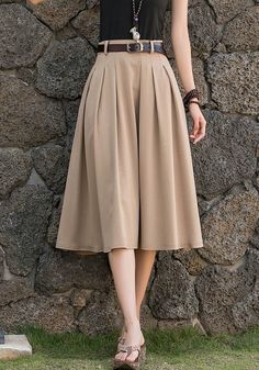 "DETAIL * 50% linen, 50% cotton * No lining * Belt loops * Seam pockets * Right zipper closure * A Line skirt * Wash by hand or machine with cold water * Only three color now * Belt is not sale items * The model is 170cm (5′7″) tall with a 80cm (31.5\") bust, 66cm (26\") waist. She is wearing the Khaki skirt in size XS with csutom length 27\". * Choose CUSTOM Order if you Can't find your size in our size Chart Chang the Length Your Height is not Between 5'1\" - 5\"9\" Your weight is not Between Handmade Skirts, A Line Skirt Outfits, Tall Skirt, Mode Hijabi, Skirt A Line, Midi Skirt Outfit, Khaki Skirt, Skirt Midi, Skirt With Pockets