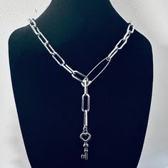 Welcome to my shop.  This Lariat Necklace is handmade by me and is custom made to order. This Necklace does not change colour as all components are made with stainless steel. Dimensions: CHAIN: 16 x 7mm (approximate) KEY CHARM: 25 x 10mm THE LENGTH IS MEASURED ONLY BY THE CHAIN. LENGTH DOES NOT INCLUDE THE KEY. You may also like similar lariat necklaces: https://www.etsy.com/uk/listing/1420737064/blue-evil-eye-lariat-necklace-y-drop https://www.etsy.com/uk/listing/1410718288/y-chain-drop-necklac Gift Lariat Charm Necklaces, Link Chain Lariat Necklace For Gifting, Lariat Link Necklace As Gift, Gift Lariat Link Chain Necklace, Lariat Charm Necklaces With Lobster Clasp As A Gift, Gift Lariat Charm Necklace With Lobster Clasp, Unique Link Necklaces For Gifts, Unique Link Necklace For Gift, Silver Paperclip Chain Lariat Necklace