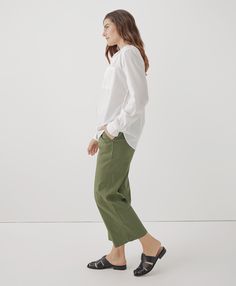 Women's Olivine Daily Twill Crop Pant 2XL. Super soft organic women's Daily Twill Crop Pant from Wear PACT. Fair Trade Factory. GOTS Certified Organic Cotton Organic Cotton Relaxed Fit Pants, Relaxed Fit Organic Cotton Pants, Casual Organic Cotton Pants With Relaxed Fit, Casual Green Organic Cotton Bottoms, Relaxed Fit Pants For Casual Fall Gatherings, Casual Wide Leg Pants With Relaxed Fit For Daywear, Casual Organic Cotton Bottoms, Green Cotton Pants For Daywear, Effortless Cotton Pants For Spring